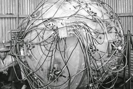八张罕见老照片：世界上第一颗原子弹“瘦子”