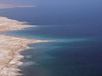 陆地最低点是哪里？是约旦死海的水面吗？